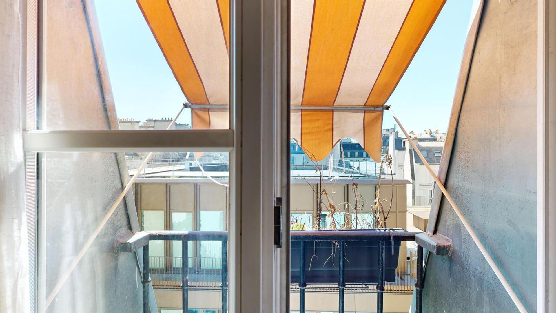 Bluestay 803 - A Parijs